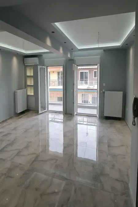 Renovated Two-Bedroom Apartment for Sale in Triandria Thessaloniki, Thessaloniki — photo 3