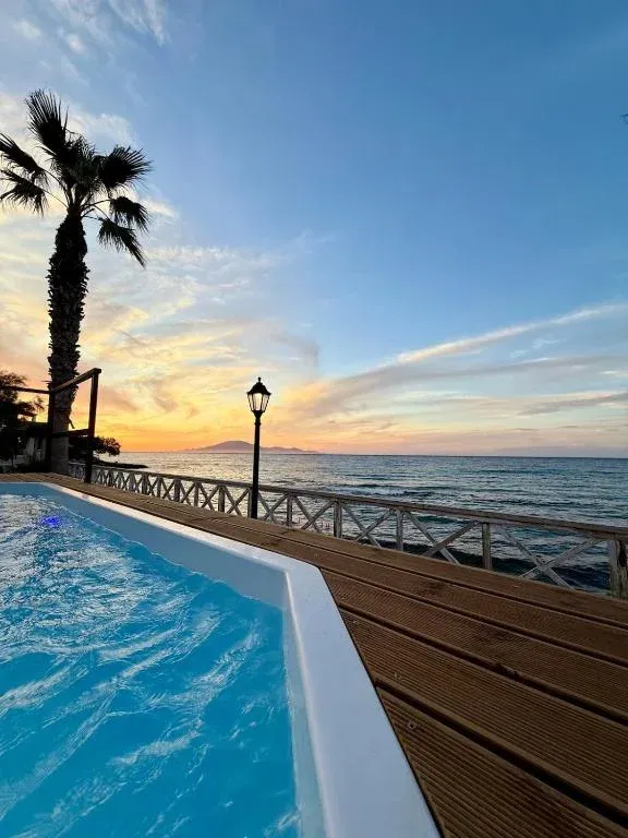 Sea-View 300 m² Villa with Six Bedrooms for Sale in Zakynthos, Ionian Islands — photo 2