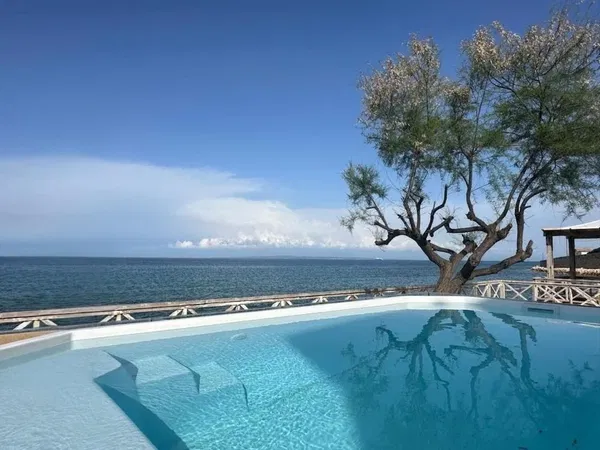 Sea-View 300 m² Villa with Six Bedrooms for Sale in Zakynthos, Ionian Islands — photo 3
