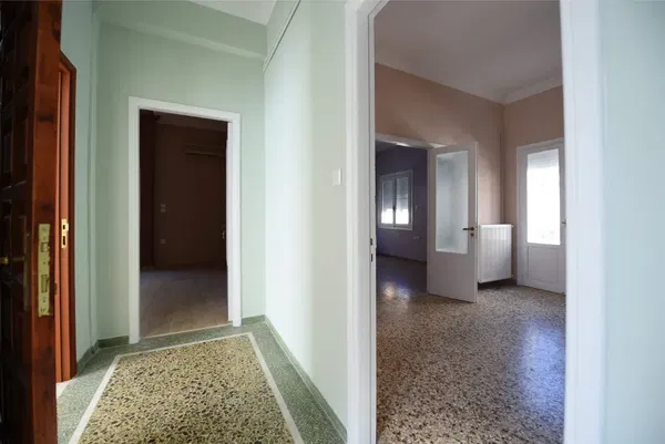 207 m² Building for Sale in Piraeus Kaminia, Piraeus — photo 3
