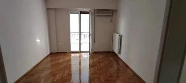 70 m² One-Bedroom Renovated Apartment for Sale in Piraeus — photo 4