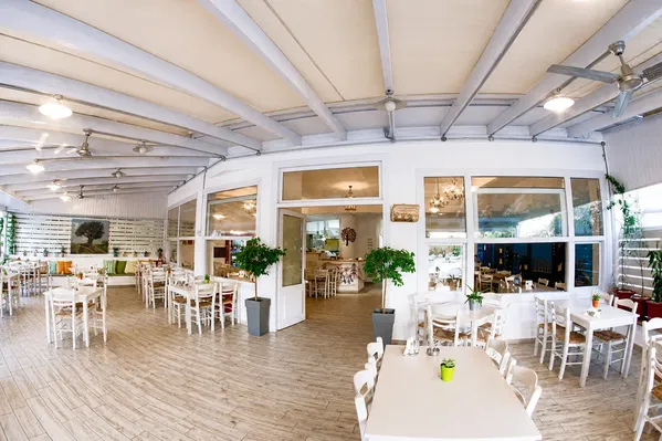 Renovated Commercial Space for Rent in Palaio Faliro, Athens Southern suburbs — photo 2