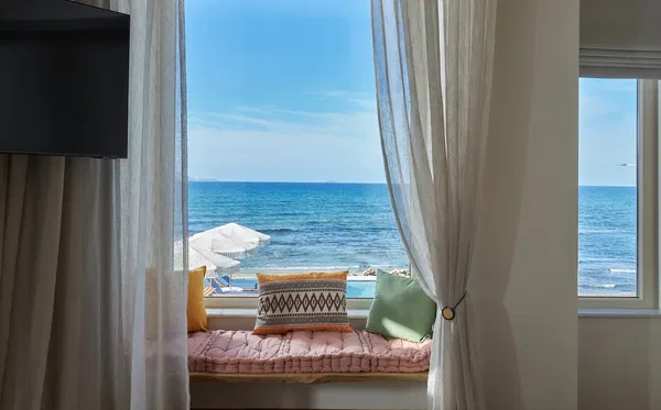 Sea-View 450 m² Villa with Seven Bedrooms for Sale in Kokkini Chani, Hersonissos — photo 3