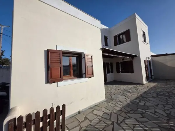 Three-Bedroom Villa for Sale in Syros, Cyclades — photo 2