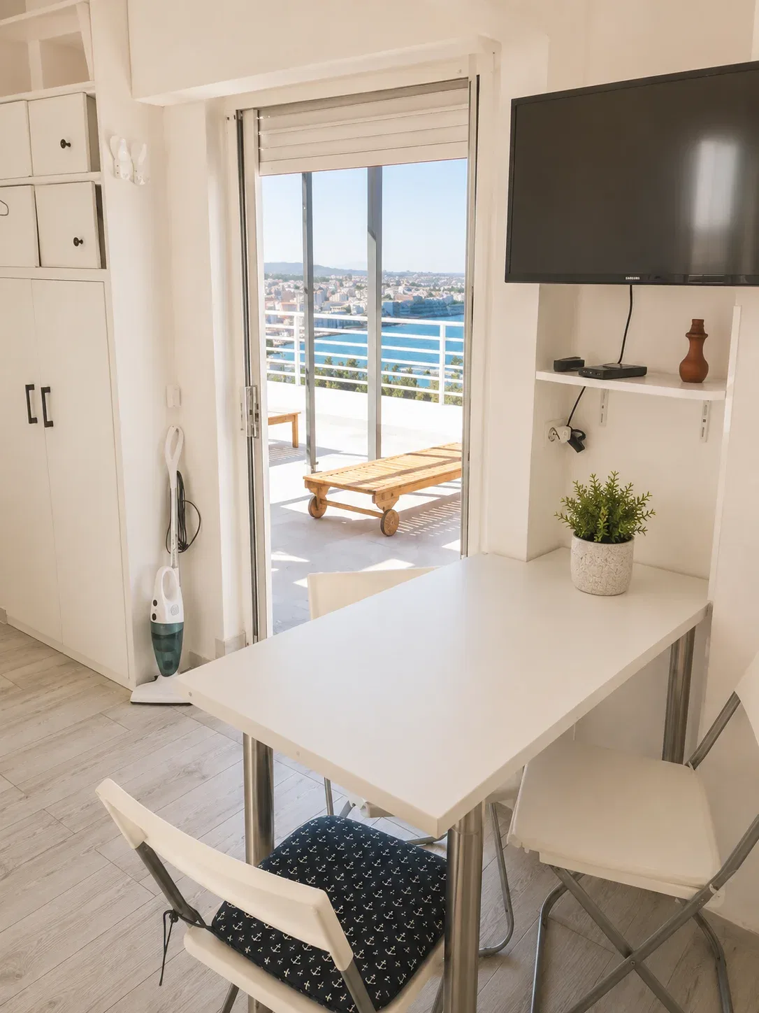 Renovated 35 m² Apartment with One Bedrooms for Rent in Loutraki - Perachora, Loutraki