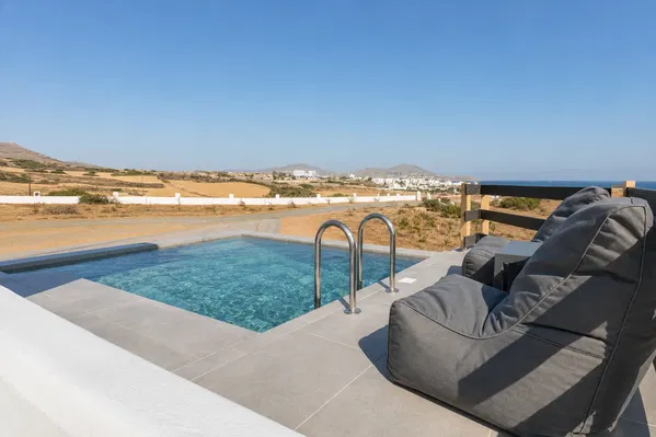 Two-Bedroom Renovated Villa for Sale in Paros, Cyclades — photo 2