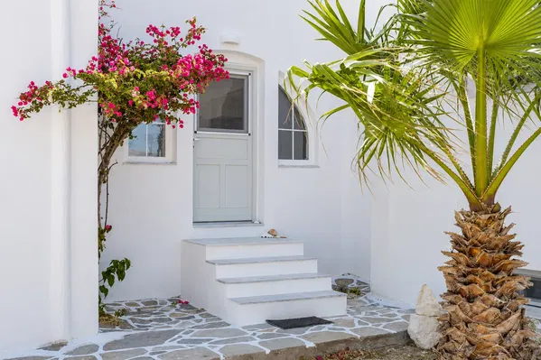 Two-Bedroom Renovated Villa for Sale in Paros, Cyclades — photo 4