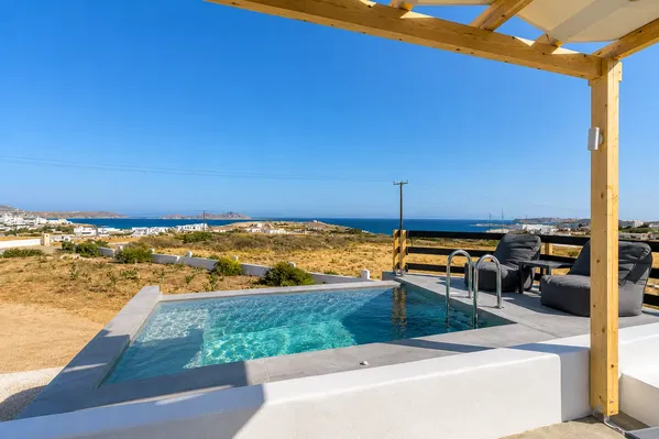 Two-Bedroom Renovated Villa for Sale in Paros, Cyclades — photo 3
