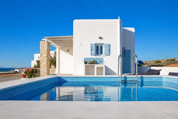 Renovated Four-Bedroom Villa for Sale in Paros, Cyclades — photo 3