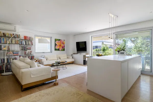 85 m² Two-Bedroom Apartment for Sale in Vouliagmeni, Athens Southern suburbs — photo 4