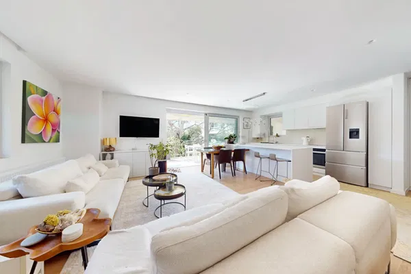 85 m² Two-Bedroom Apartment for Sale in Vouliagmeni, Athens Southern suburbs — photo 5