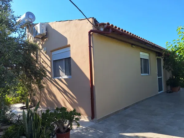 Two-Bedroom Apartment for Rent in Loutraki Akrotiriou, Akrotiri — photo 3