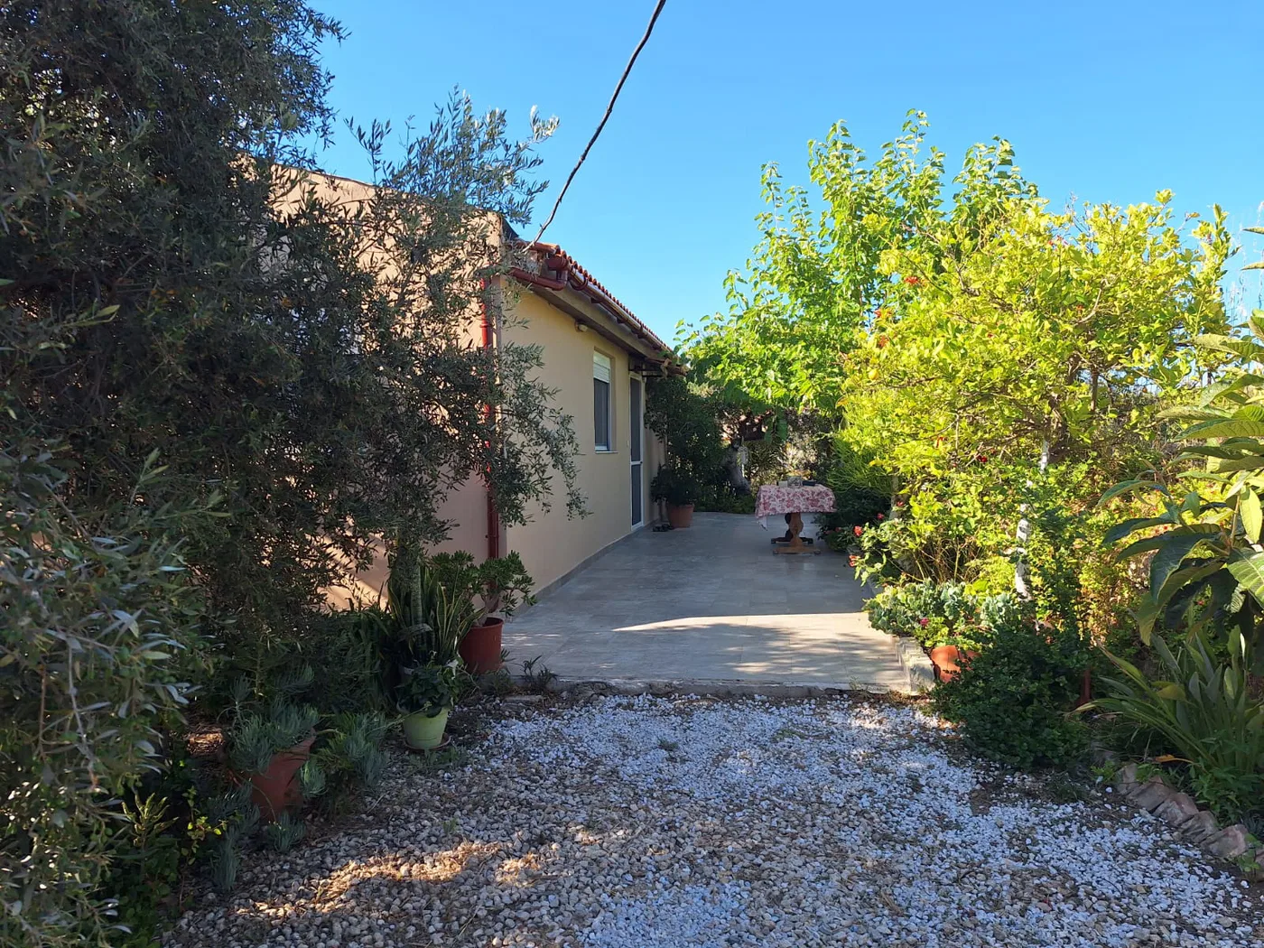 Two-Bedroom Apartment for Rent in Loutraki Akrotiriou, Akrotiri