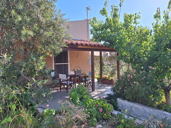 Two-Bedroom Apartment for Rent in Loutraki Akrotiriou, Akrotiri — photo 4