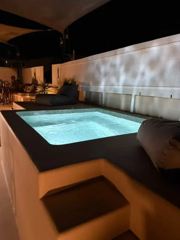 Contemporary 100 m² Villa with Three Bedrooms for Sale in Santorini, Cyclades