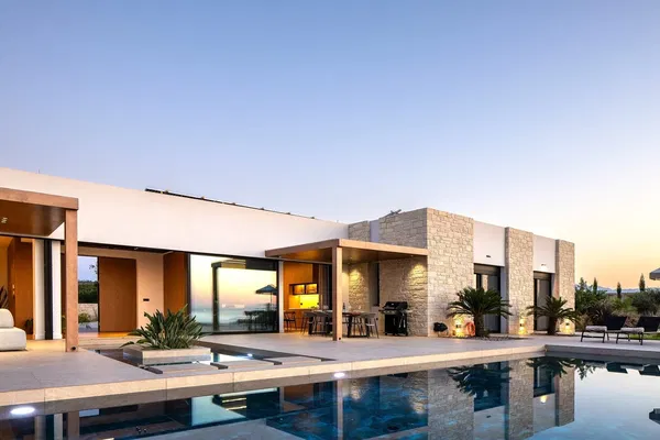 Contemporary 350 m² Villa with Seven Bedrooms for Sale in Agios Onoufrios, Akrotiri — photo 2