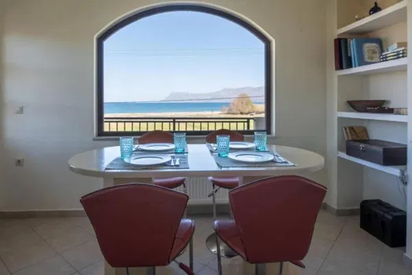 Sea-View 115 m² Apartment with Three Bedrooms for Sale in Kasteli Kissamos, Kissamos — photo 3