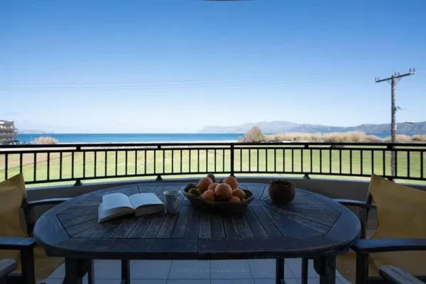 Sea-View 115 m² Apartment with Three Bedrooms for Sale in Kasteli Kissamos, Kissamos — photo 2