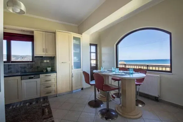 Sea-View 115 m² Apartment with Three Bedrooms for Sale in Kasteli Kissamos, Kissamos — photo 4