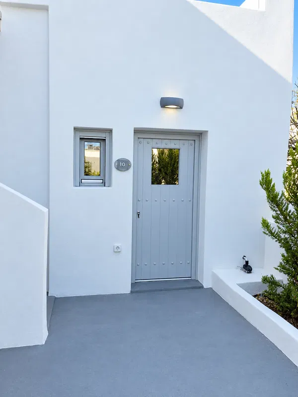 270 m² Sea-View Hotel for Sale in Santorini, Cyclades — photo 4
