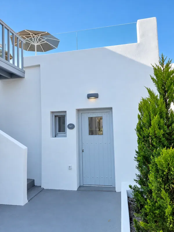 270 m² Sea-View Hotel for Sale in Santorini, Cyclades — photo 3