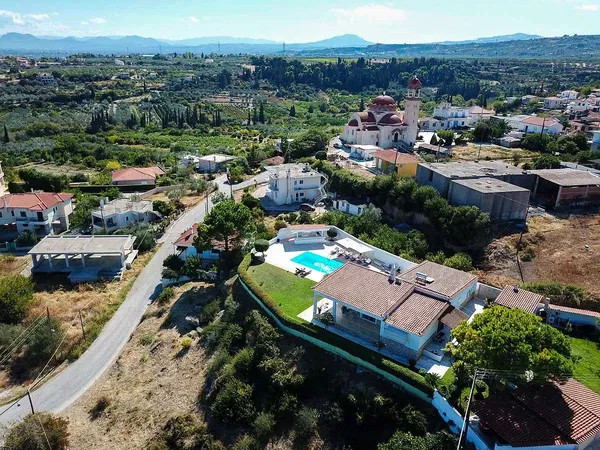Renovated 190 m² Apartment with Four Bedrooms for Sale in Sikiona Korinthia, Korinthia — photo 4
