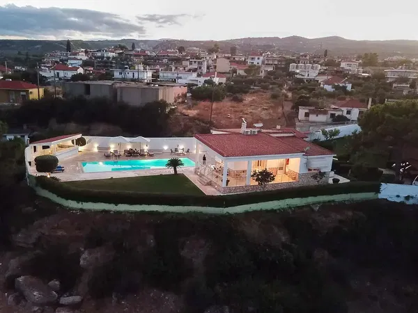 Renovated 190 m² Apartment with Four Bedrooms for Sale in Sikiona Korinthia, Korinthia — photo 2