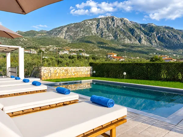 340 m² Sea-View Four-Bedroom Villa for Sale in Kalamata, Peloponnese — photo 2