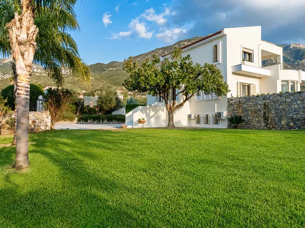 340 m² Sea-View Four-Bedroom Villa for Sale in Kalamata, Peloponnese — photo 4