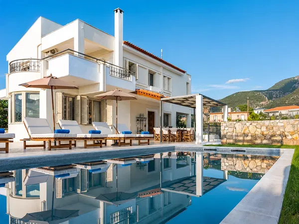 340 m² Sea-View Four-Bedroom Villa for Sale in Kalamata, Peloponnese