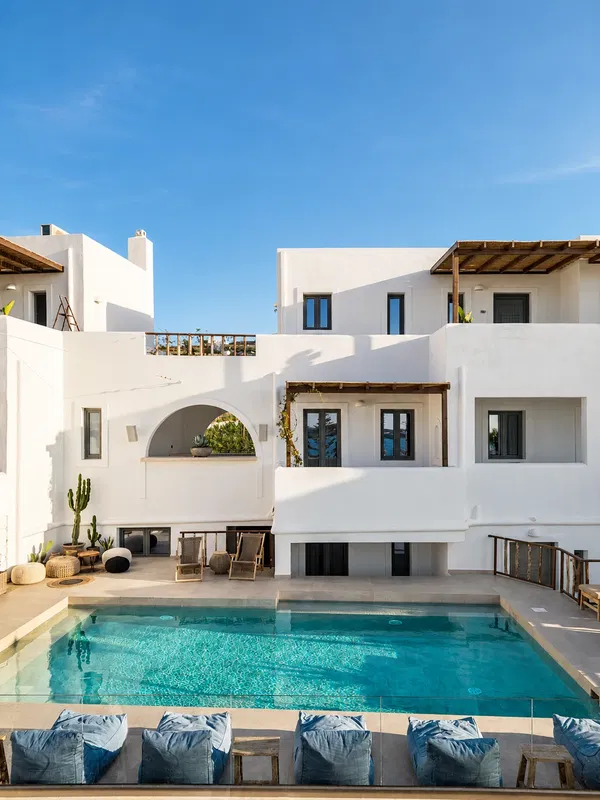 726 m² Hotel for Sale in Paros, Cyclades — photo 2