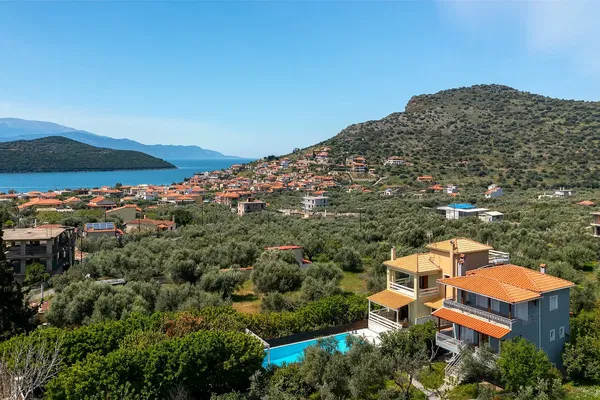 160 m² Villa with Six Bedrooms for Sale in Tolofona, Fokida — photo 2