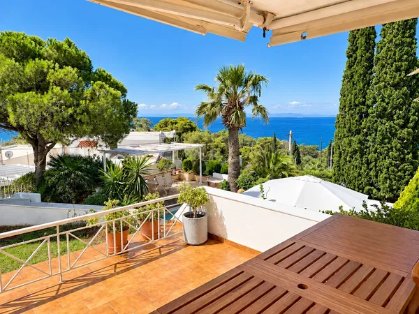Sea-View 350 m² Villa with Seven Bedrooms for Sale in Anavyssos, Attica — photo 5