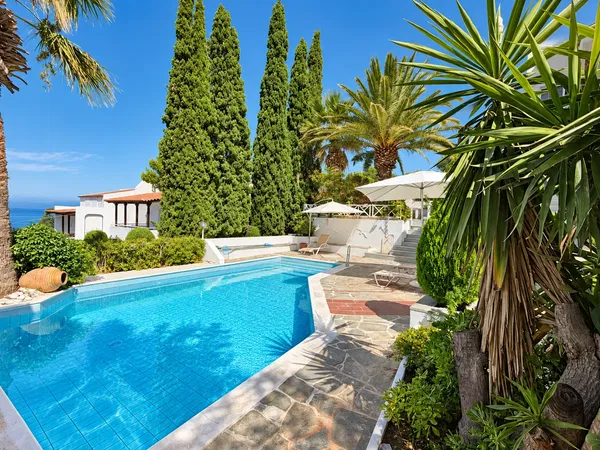 Sea-View 350 m² Villa with Seven Bedrooms for Sale in Anavyssos, Attica — photo 4