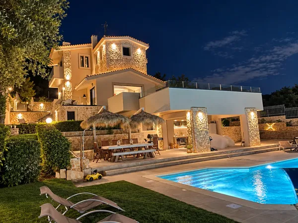 Luxury 315 m² Villa with Three Bedrooms for Sale in Anavyssos, Attica — photo 2