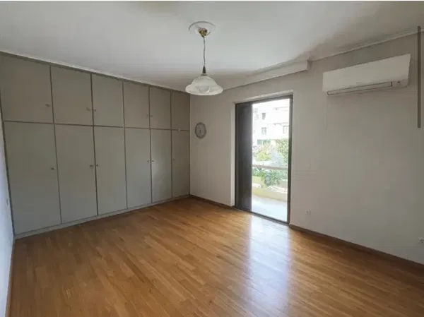 98 m² Two-Bedroom Renovated Apartment for Sale in Voula, Athens Southern suburbs — photo 3