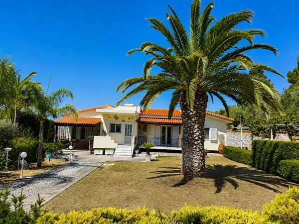 Four-Bedroom Villa for Sale in Galatas, Chania