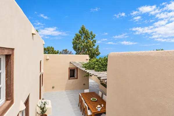 Renovated 186 m² Villa with Five Bedrooms for Sale in Imerovigli, Santorini