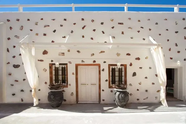 Renovated Three-Bedroom Villa for Sale in Santorini, Cyclades — photo 3
