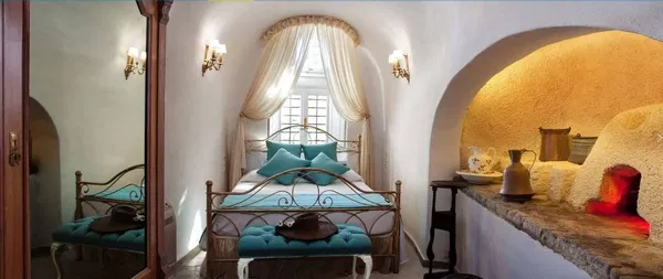 Renovated Three-Bedroom Villa for Sale in Santorini, Cyclades — photo 2