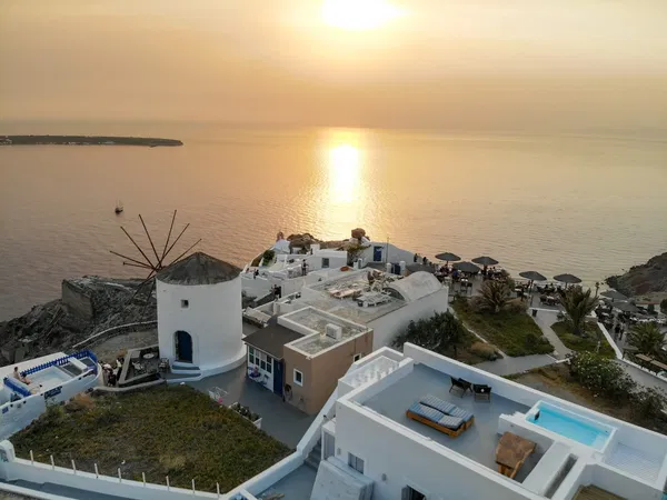 63 m² Sea-View Two-Bedroom Villa for Sale in Santorini, Cyclades — photo 2