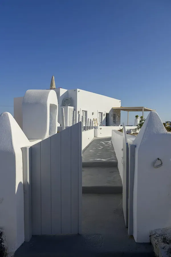 63 m² Sea-View Two-Bedroom Villa for Sale in Santorini, Cyclades — photo 5