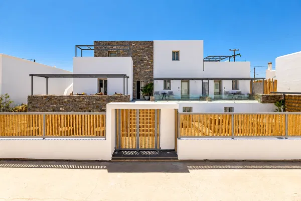 721 m² Hotel for Sale in Paros, Cyclades — photo 2