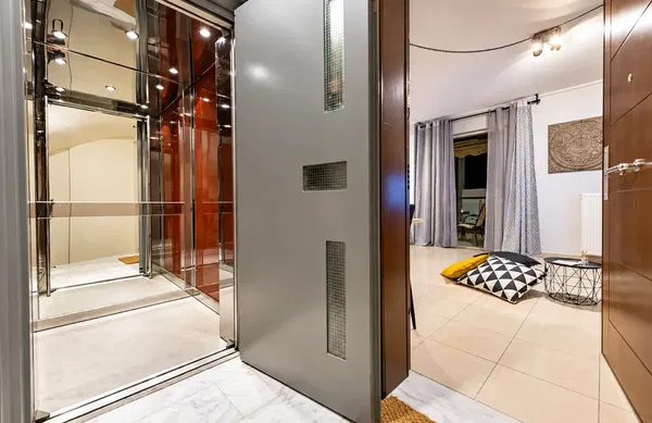 600 m² Building for Sale in Sepolia, Athens Center — photo 3