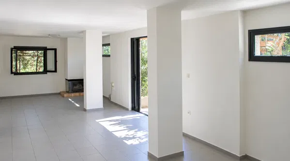 Two-Bedroom Renovated Apartment for Sale in Kalyvia Thorikou, Lagonisi — photo 2