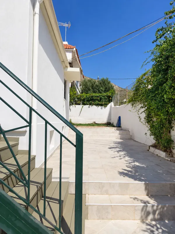 Three-Bedroom Sea-View Villa for Sale in Kalyvia Thorikou, Lagonisi — photo 2
