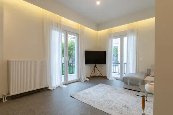 84 m² Renovated Two-Bedroom Apartment for Sale in Glyfada, Athens Southern suburbs — photo 2
