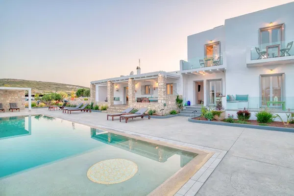 Newly Built 290 m² Villa with Six Bedrooms for Sale in Paros, Cyclades — photo 3
