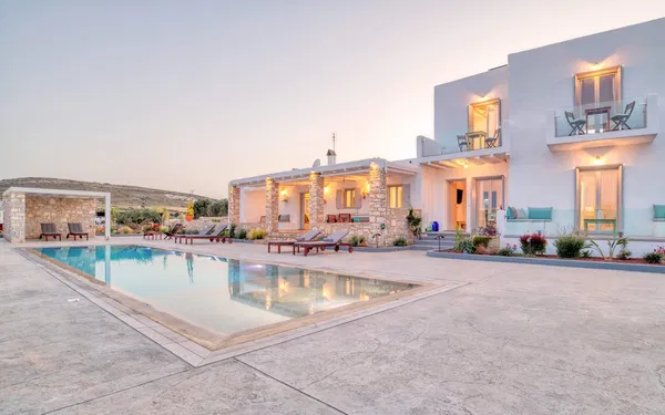 Newly Built 290 m² Villa with Six Bedrooms for Sale in Paros, Cyclades — photo 4