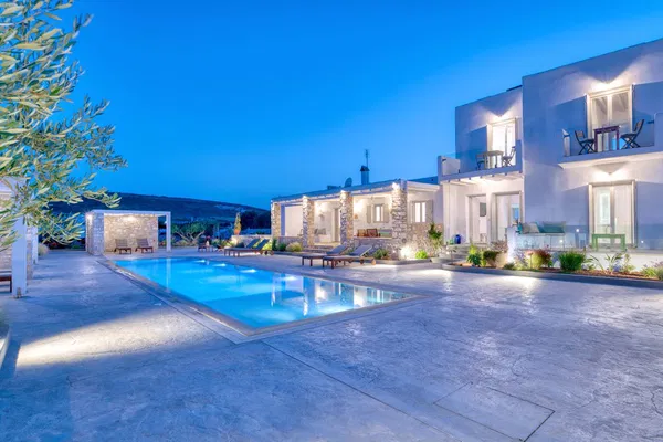 Newly Built 290 m² Villa with Six Bedrooms for Sale in Paros, Cyclades — photo 2